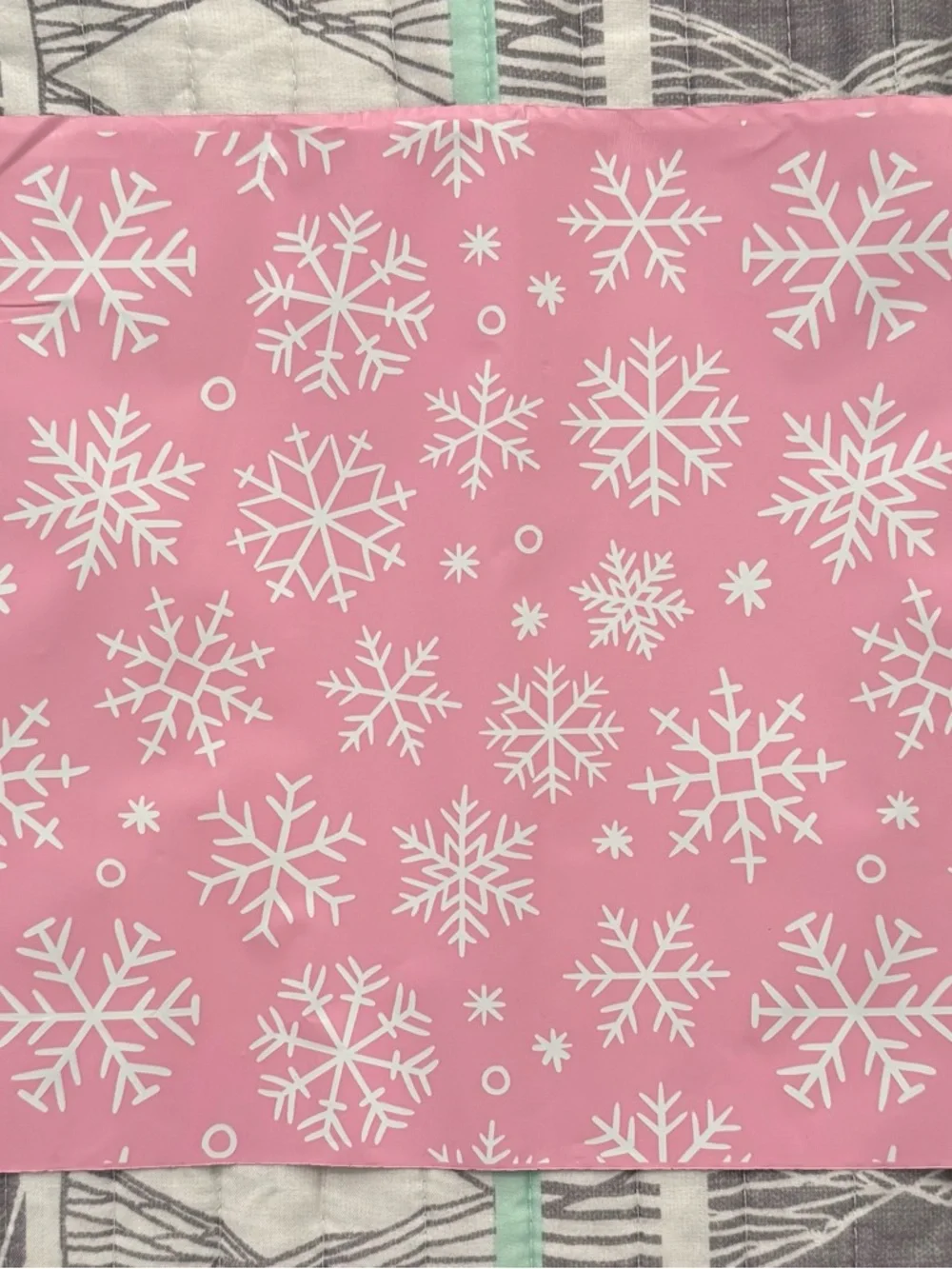 25 Ct Pink Snowflake Winter Polymailers - 10x13